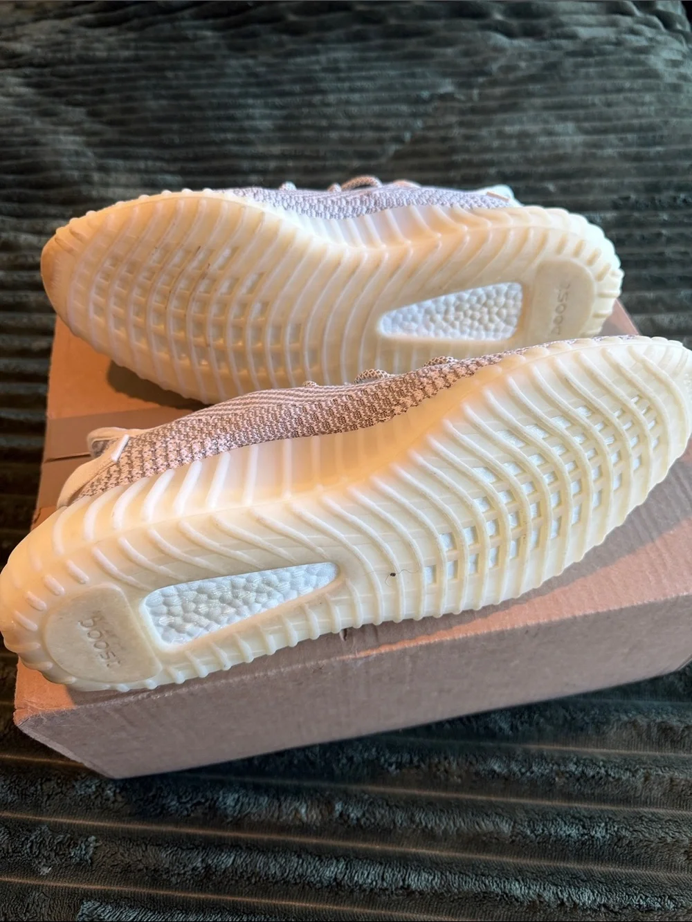 YZY 350 v2 adidas static